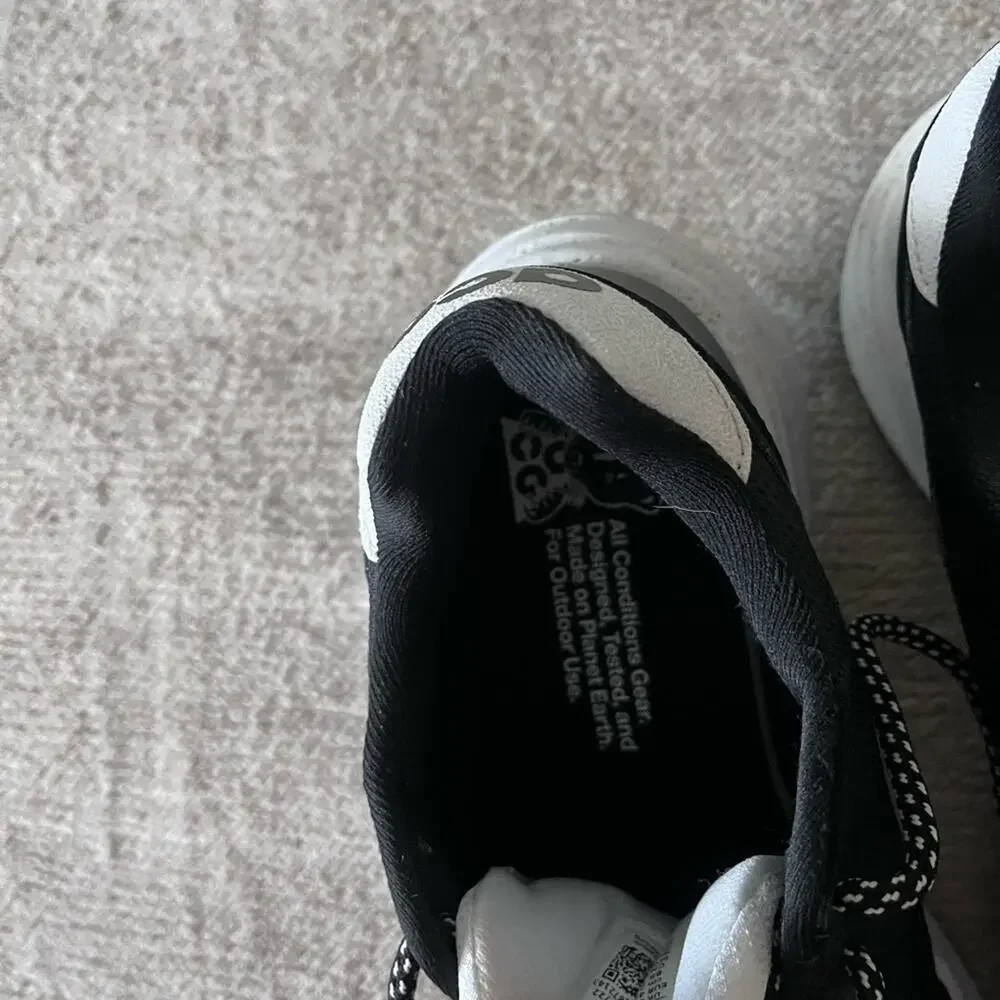 Nike ACG Lowcate Black White Size 7 Gorpcore, Adventure, Traction, Outdoor, Hike